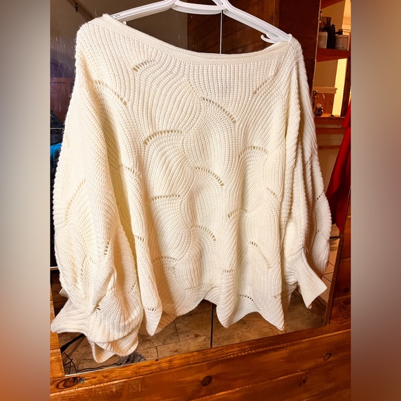 VICI poncho sweater - Picture 1 of 3